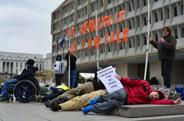 Demonstrace ve Washingtonu na podporu Obamacare.