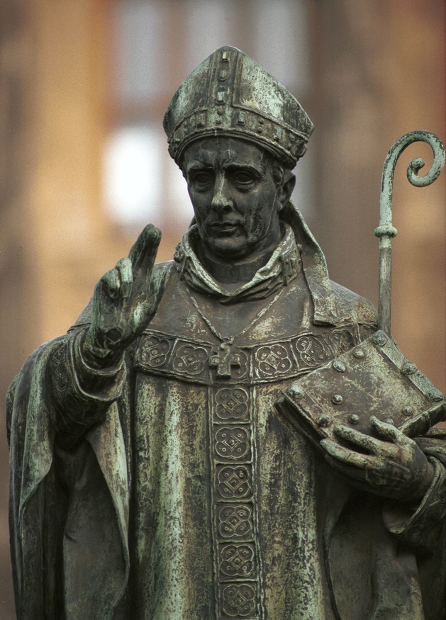 Socha sv.Vojtěcha na pomníku sv. Václava na Václavském náměstí v Praze.
