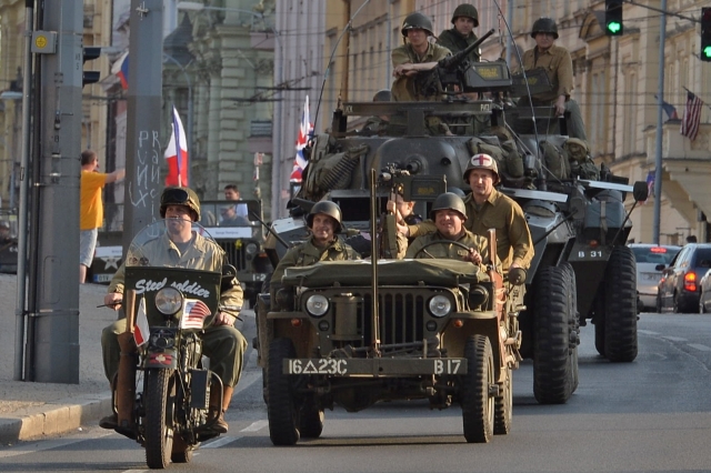Jízda vojenských historických vozidel s veterány v rámci plzeňských Slavností svobody. Jízda vojenských historických vozidel s veterány v rámci plzeňských Slavností svobody.