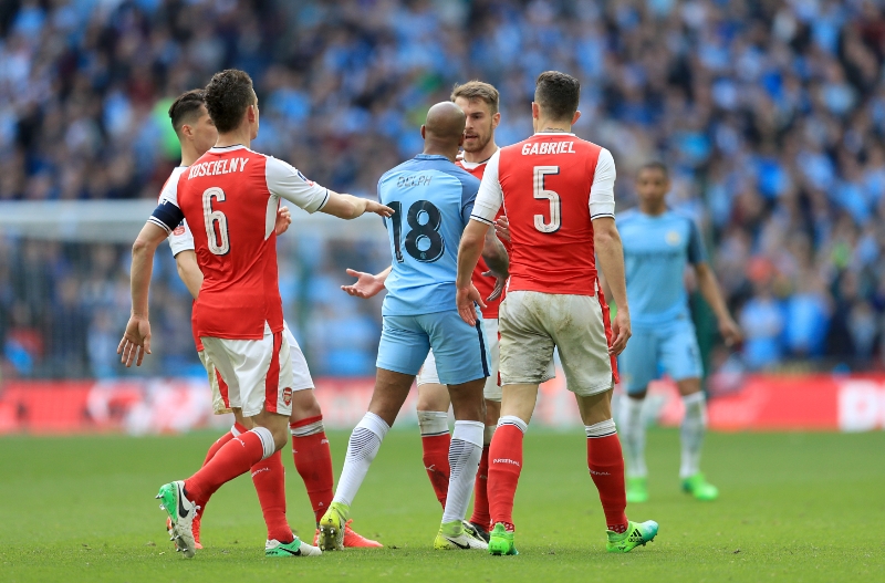 Arsenal v zápase s Manchesterem City. 