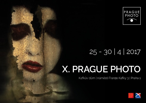 Propagační plakát Prague Photo roku 2017.