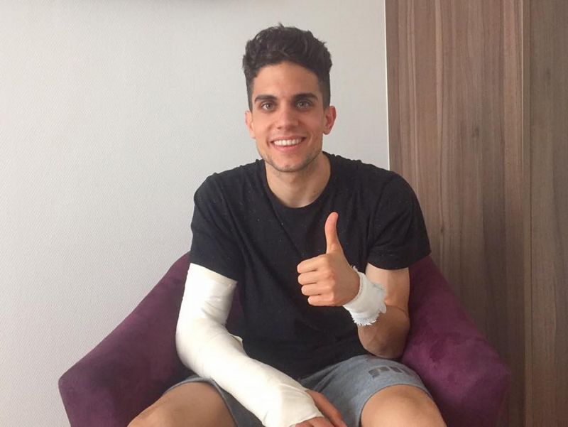 Marc Bartra krátce po operaci ruky.