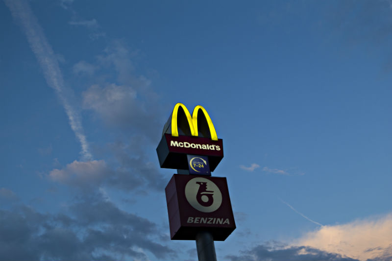 Americký řetězec restaurací rychlého občerstvení McDonald's v prvním čtvrtletí zvýšil čistý zisk o osm procent na 1,21 miliardy dolarů (ilustrační foto). 