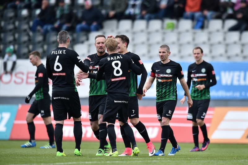 Radost příbramských fotbalistů po jednom z gólů do jablonecké sítě. 