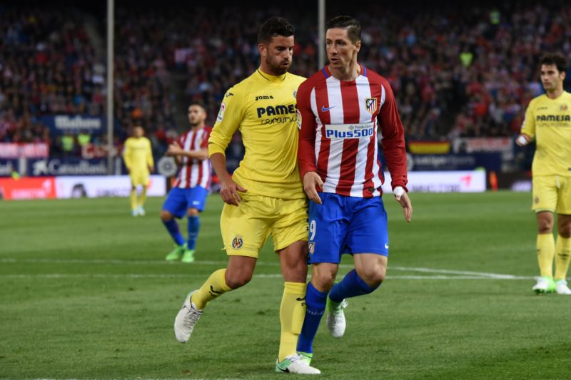 Fernando Torres v zápase s Villarealem.
