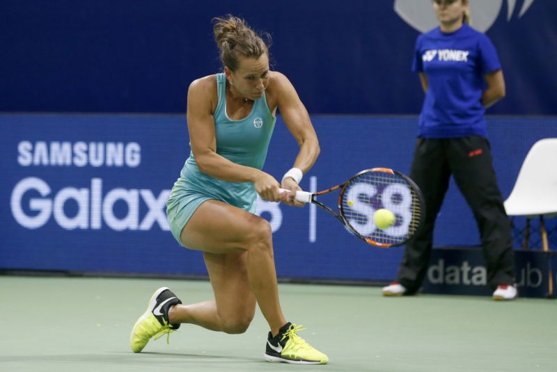Barbora Strýcová vypadla ve Stuttgartu ve druhém kole. Barbora Strýcová vypadla ve Stuttgartu ve druhém kole.