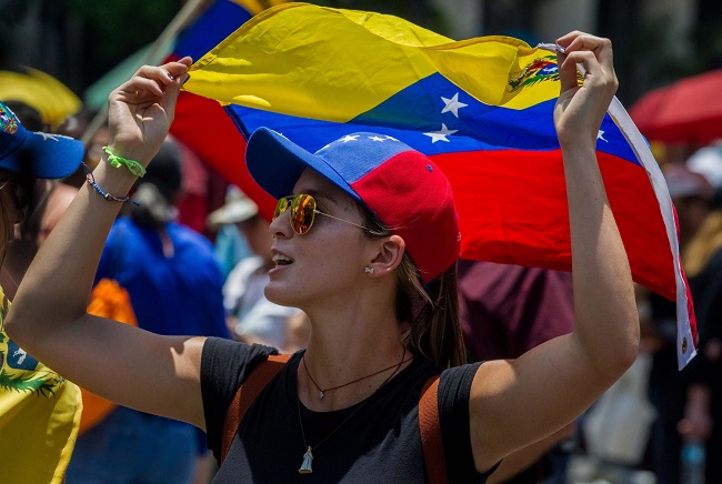 Venezuelané demonstrují proti vládě prezidenta Madura. Venezuelané demonstrují proti vládě prezidenta Madura.