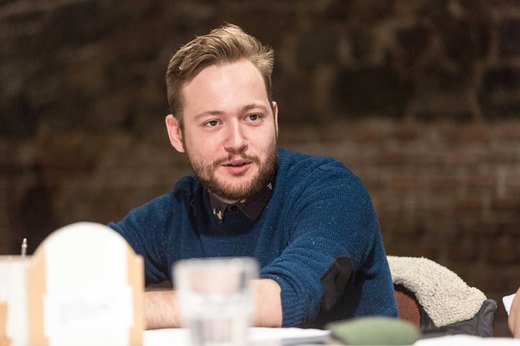 Autor textu Srdce patří za mříže a dramaturg stejnojmenné inscenace Švandova divadla David Košťák.