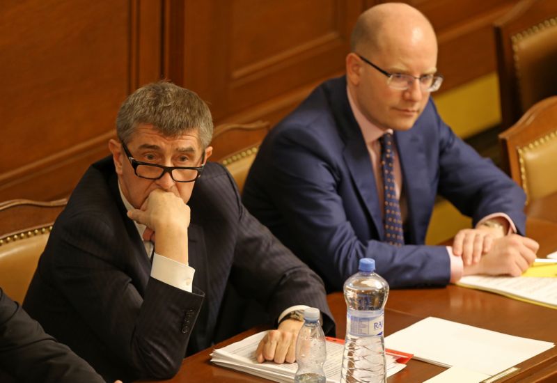 Ministr financí Andrej Babiš (vlevo) a premiér Bohuslav Sobotka.
