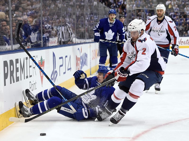 Mitch Marner (vlevo) v NHL nastupuje za Toronto. Mitch Marner (vlevo) v NHL nastupuje za Toronto.