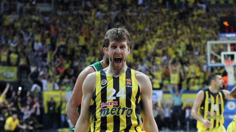 Jan Veselý patří ke klíčovým postavám Fenerbahce.