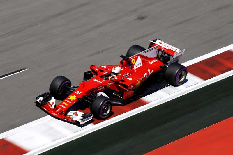 Sebastian Vettel ve své formuli. 