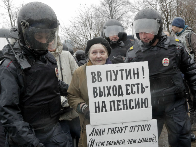 Protesty v Petrohradě.