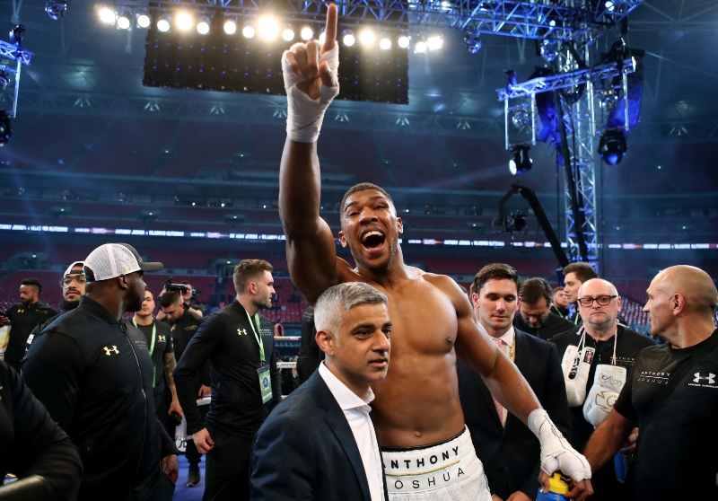 Vítěz boxerského souboje Anthony Joshua. 