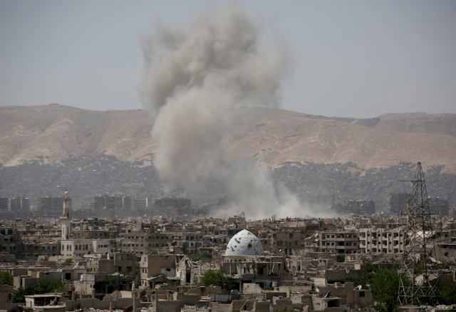 Sobotní boje v Damašku, hlavním městě Sýrie. Sobotní boje v Damašku, hlavním městě Sýrie.