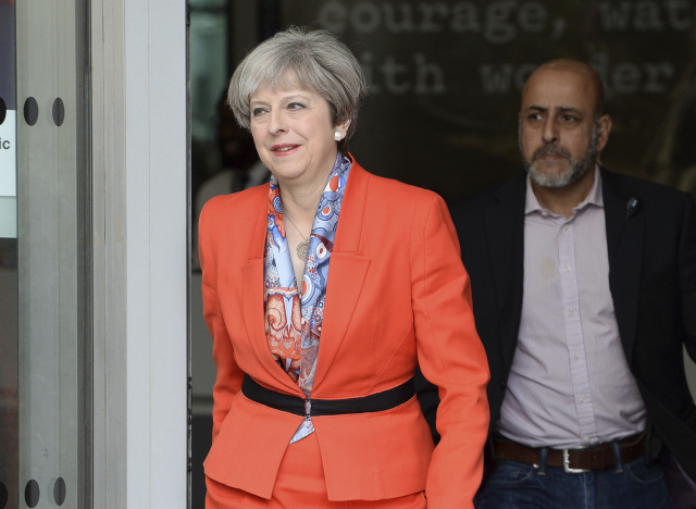 Britská premiérka Theresa Mayová po nedělním natáčení s BBC. Britská premiérka Theresa Mayová po nedělním natáčení s BBC.