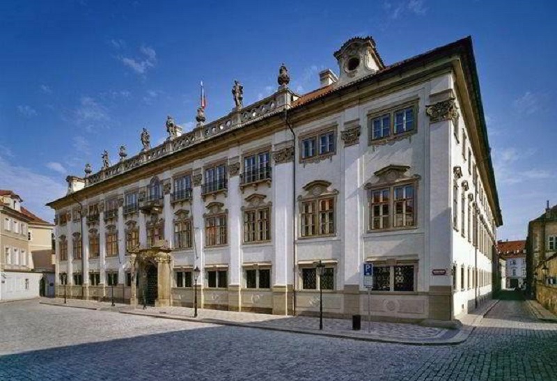 Výstava se koná v Nostickém paláci.