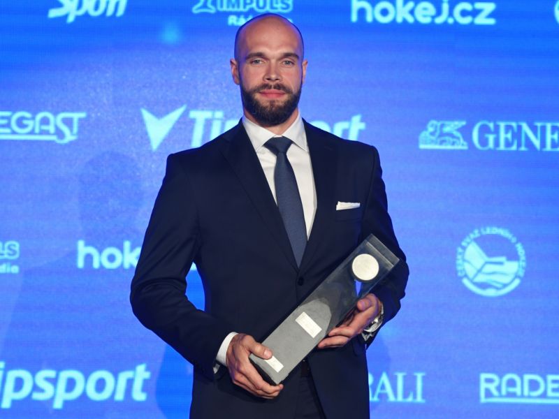Michal Vondrka přebral cenu pro nejlepšího hráče extraligy.