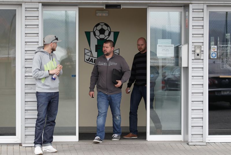 Rozsáhlé razie se dotkly i Peltova domovského FK Jablonce.