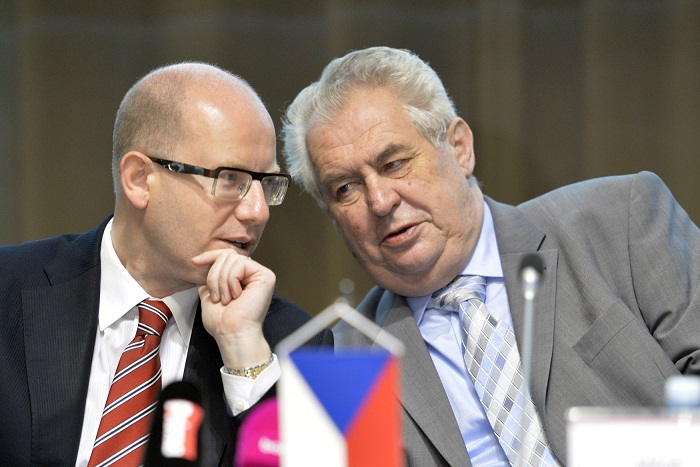 Premiér Bohuslav Sobotka a prezident Miloš Zeman.