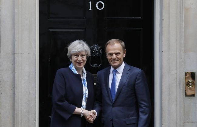 Premiérka Theresa Mayová s předsedou Evropské rady Donaldem Tuskem.