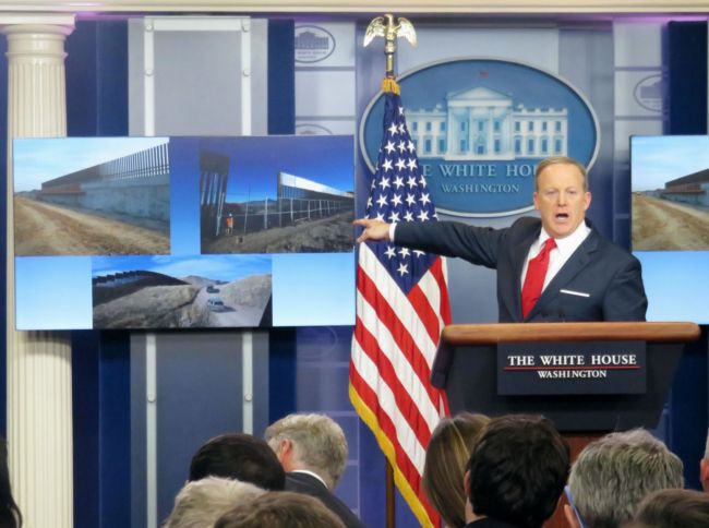 Mluvčí Bílého domu Sean Spicer.