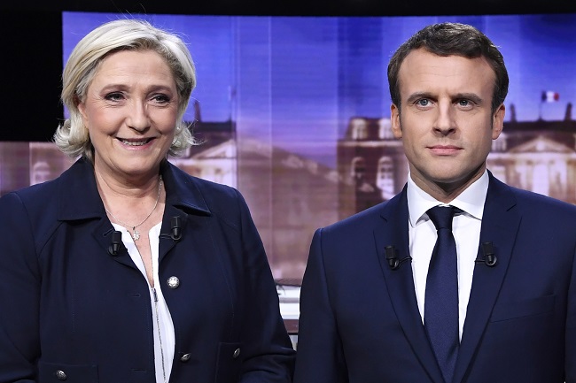Nacionalistka Marine Le Penová a centrista Emmanuel Macron.
