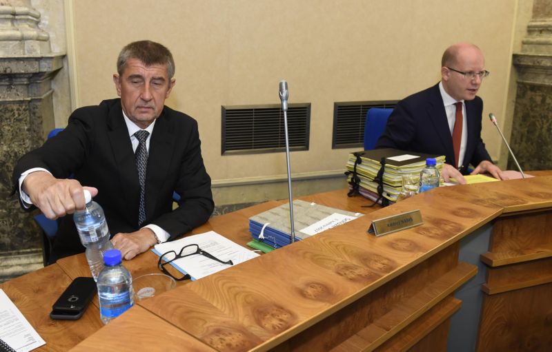 Premiér Bohuslav Sobotka a ministr financí Andrej Babiš. Premiér Bohuslav Sobotka a ministr financí Andrej Babiš.