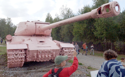 Růžový tank se stane součástí výstavy Kmeny 90.