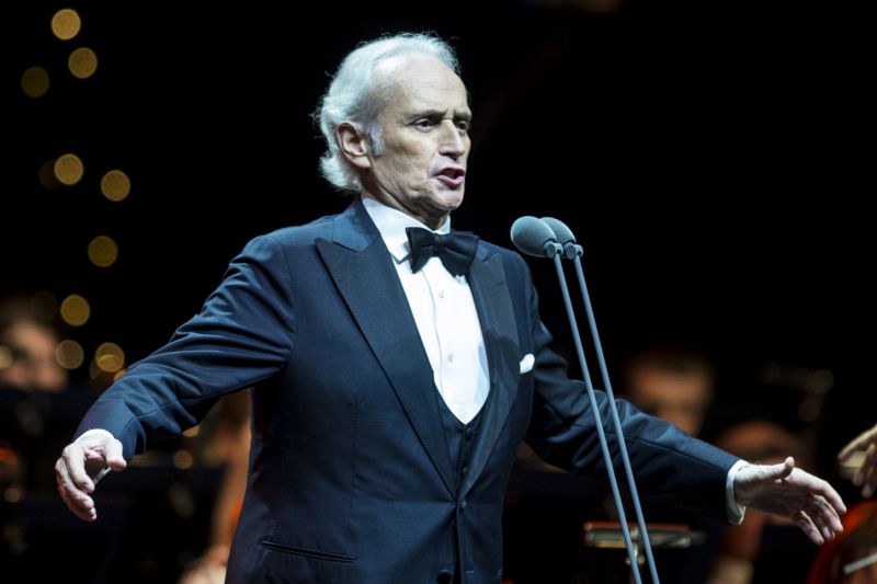 Carreras při vystoupení v prosinci 2016 v Pardubicích.