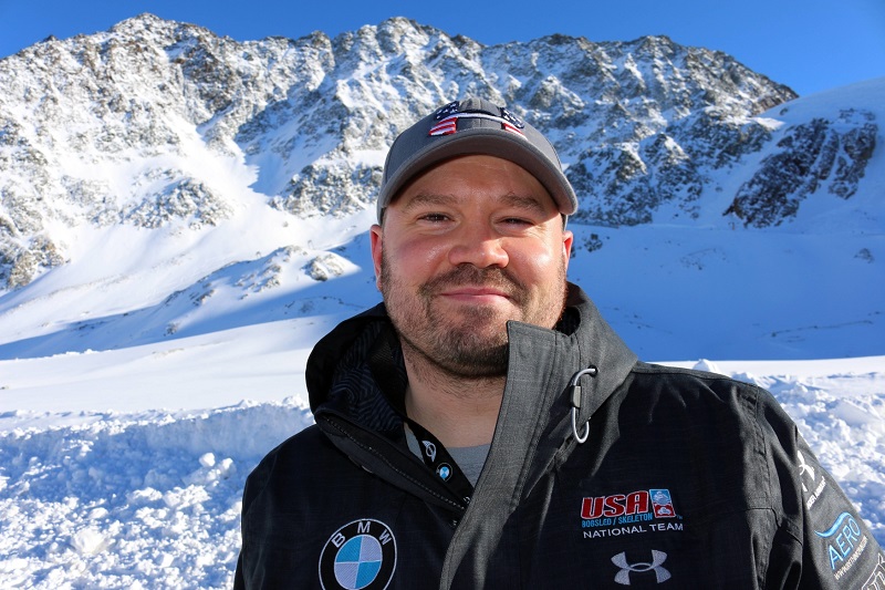 AMerický bobista Steven Holcomb. AMerický bobista Steven Holcomb.