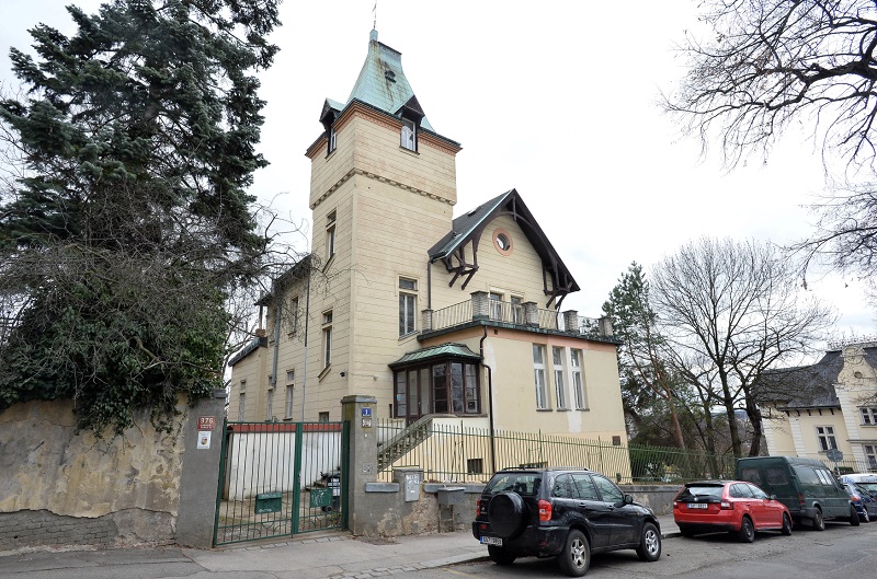 Kolbenova vila, tzv. Červená vila, v Hradešínské ulici na pražských Vinohradech.