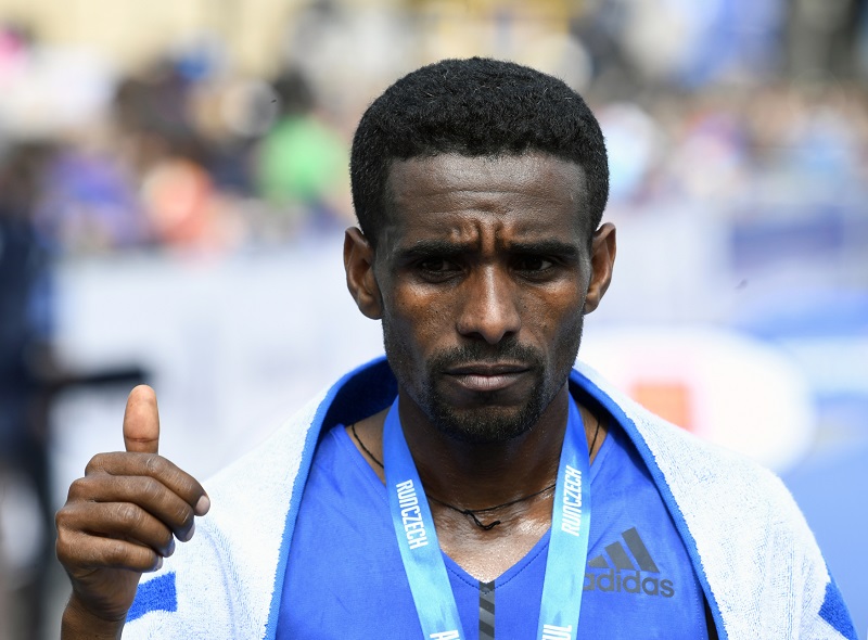 Vítěz pražského maratonu Etiopan Abraha.
