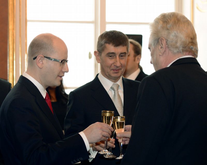Zleva Bohuslav Sobotka, Andrej Babiš a Miloš Zeman.