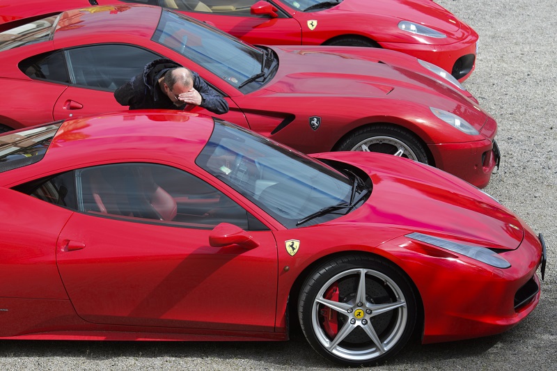 Vozů Ferrari na českých silnicích přibylo. 