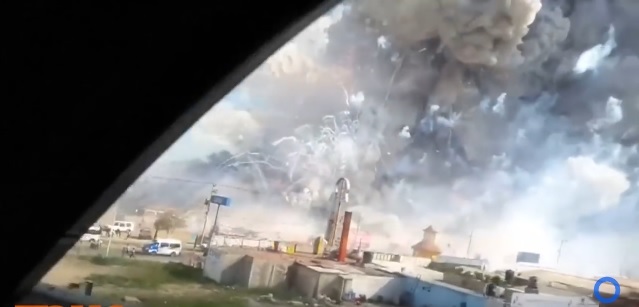 Výbuch pyrotechniky v Mexiku. Výbuch pyrotechniky v Mexiku.