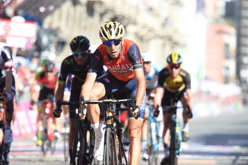 Vincenzo Nibali v závodě Gira d'Italia (ilustrační foto) Vincenzo Nibali v závodě Gira d'Italia (ilustrační foto)