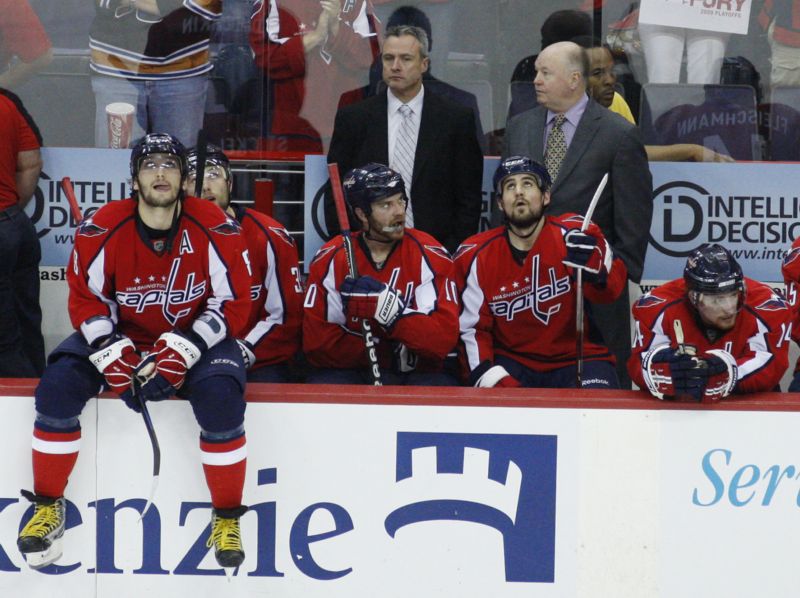 Washingtonu s Ovečkinem v čele v dramatické sérii s Pittsburghem. Washingtonu s Ovečkinem v čele v dramatické sérii s Pittsburghem.