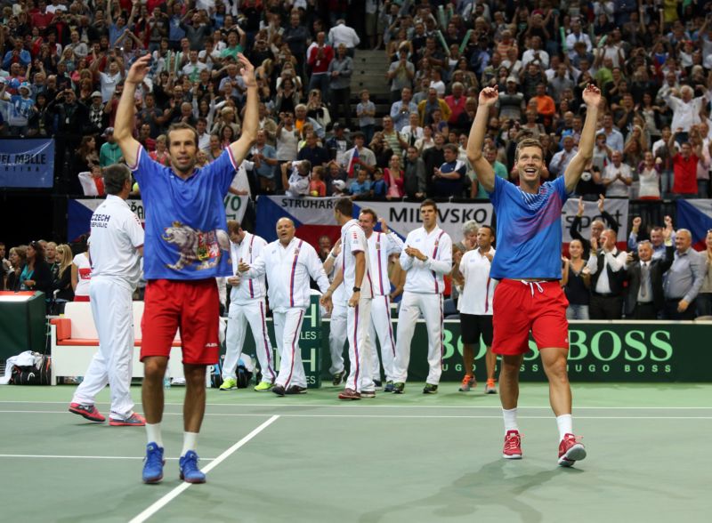 Tomáš Berdych s Radkem Štěpánkem v daviscupovém zápase. Tomáš Berdych s Radkem Štěpánkem v daviscupovém zápase.