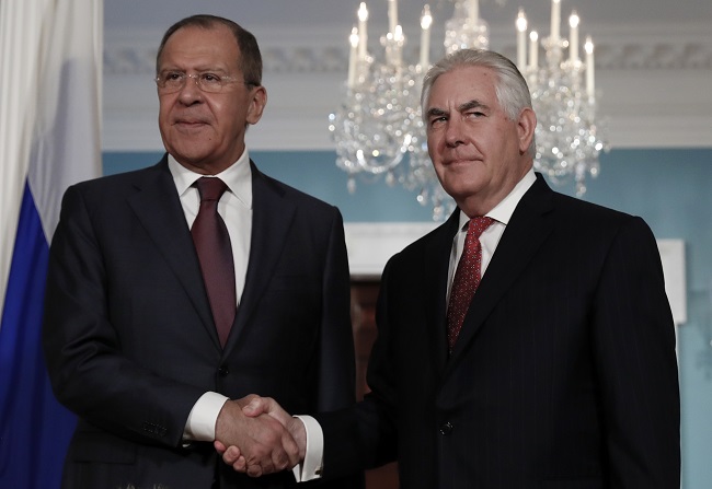 Zleva Sergej Lavrov a Rex Tillerson. Zleva Sergej Lavrov a Rex Tillerson.