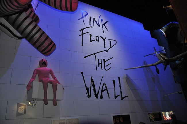 Londýnské muzeum připravilo rozsáhlou retrospektivu britské rockové skupiny Pink Floyd. 