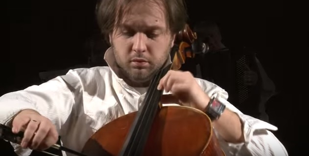 Violoncellista Petr Nouzovský.