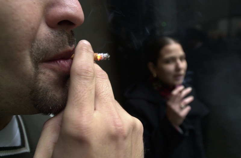 Přejmenování podniků na soukromé kluby může být rovněž snahou jak obejít zákaz kouření, který bude platit od 31. května. Přejmenování podniků na soukromé kluby může být rovněž snahou jak obejít zákaz kouření, který bude platit od 31. května.