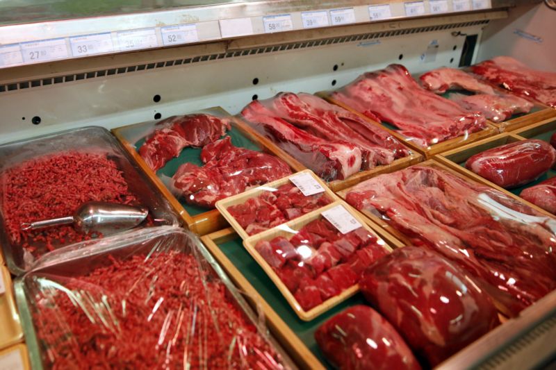 Čínské hovězí maso v supermarketu v Pekingu. Čínské hovězí maso v supermarketu v Pekingu.