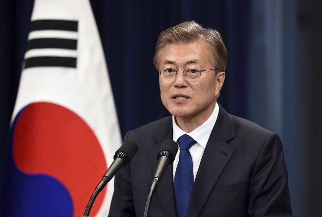 Prezident Jižní Koreje zrušil plán na státní učebnice dějepisu. Prezident Jižní Koreje zrušil plán na státní učebnice dějepisu.