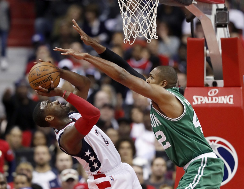 John Wall zachránil sezónu Washingtonu 4 vteřiny před koncem. John Wall zachránil sezónu Washingtonu 4 vteřiny před koncem.