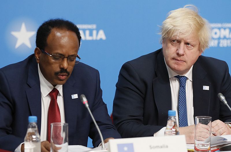 Britský ministr zahraničí Boris Johnson (vpravo). Britský ministr zahraničí Boris Johnson (vpravo).