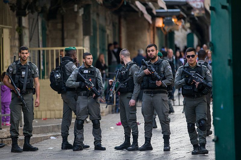 Izraelští policisté v Jeruzalémě. Izraelští policisté v Jeruzalémě.