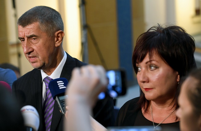 Odklady rozhodnutí mají negativní dopad na podnikovou sféru. Zleva: Andrej Babiš, Alena Schillerová. Odklady rozhodnutí mají negativní dopad na podnikovou sféru. Zleva: Andrej Babiš, Alena Schillerová.