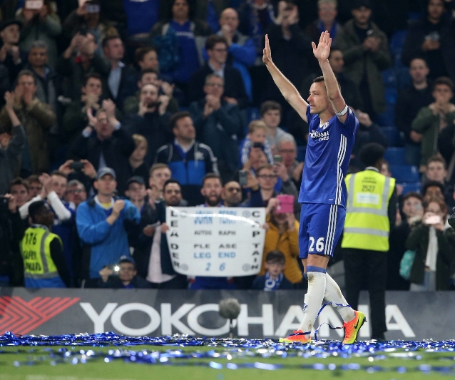 John Terry si letošní ligové loučení užil. Bylo už definitivní? John Terry si letošní ligové loučení užil. Bylo už definitivní?